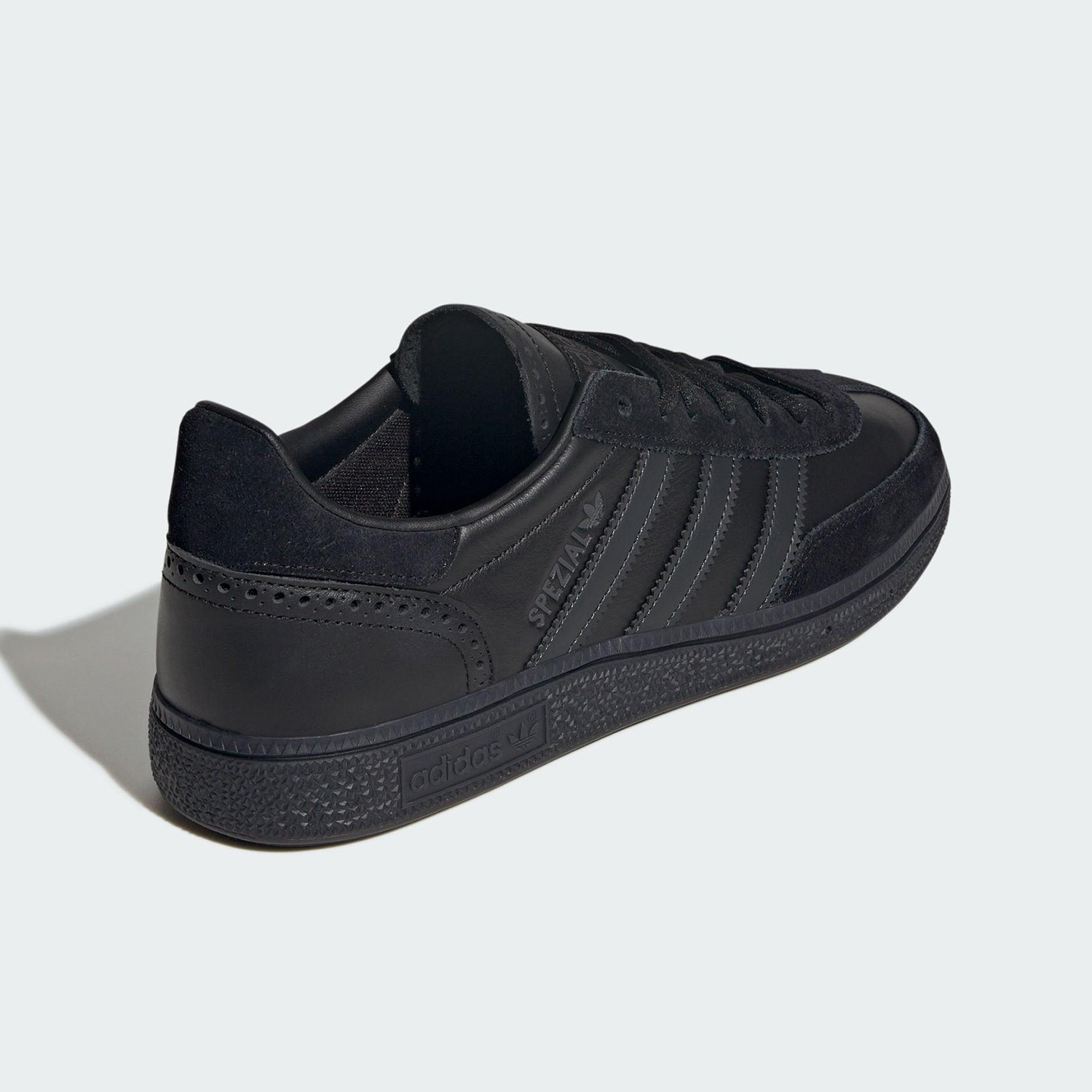 أحذية رياضية كلاسيكية للرجال و - مراجعة Adidas Shoes Samba وسعره